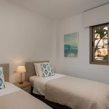 Bright 3-bedroom With Sunset Views