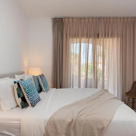 Bright 3-bedroom With Sunset Views Апартаменты *