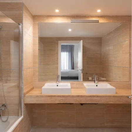 Bright 3-bedroom With Sunset Views *