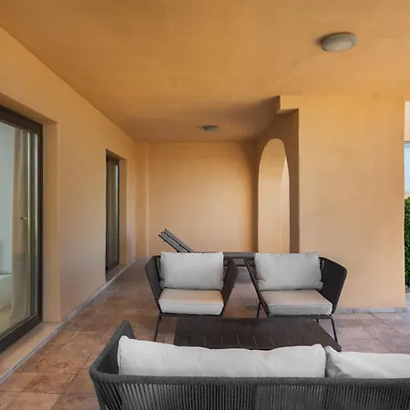 Апартаменты Bright 3-bedroom With Sunset Views