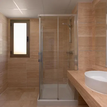 Bright 3-bedroom With Sunset Views *