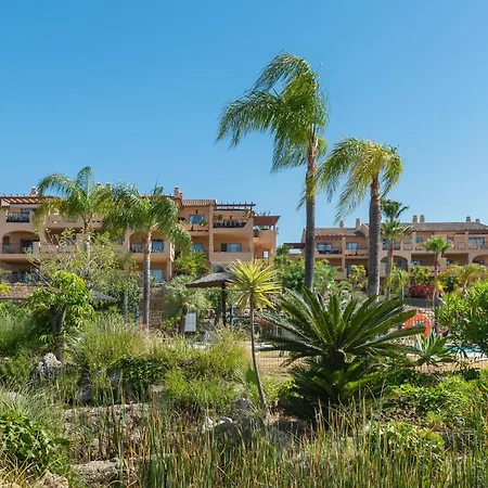 Bright 3-bedroom With Sunset Views Апартаменты