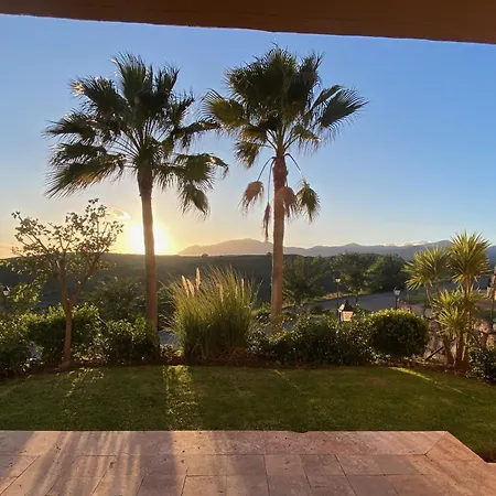 Апартаменты Bright 3-bedroom With Sunset Views Эстепона