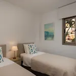 Bright 3-bedroom With Sunset Views