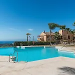 Bright 3-bedroom With Sunset Views