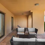 Apartment Bright 3-bedroom With Sunset Views