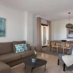 Bright 3-bedroom With Sunset Views