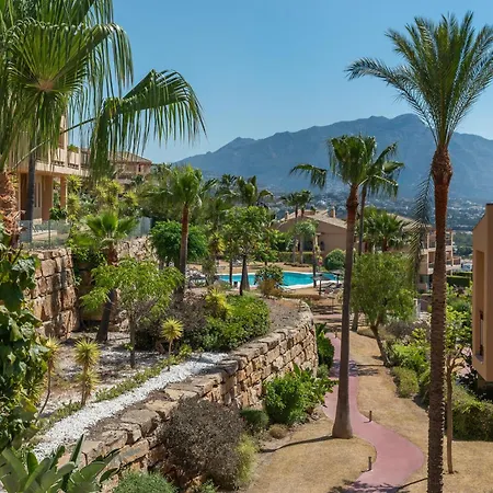 Bright 3-bedroom With Sunset Views *