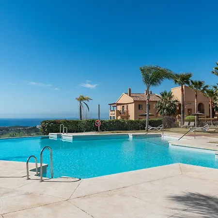 Bright 3-bedroom With Sunset Views