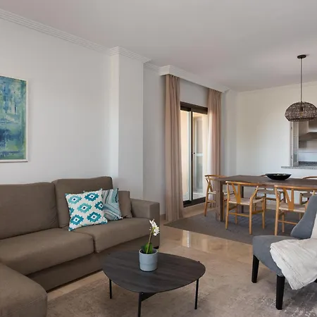 Bright 3-bedroom With Sunset Views