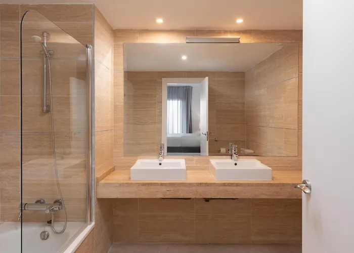 Bright 3-bedroom With Sunset Views *