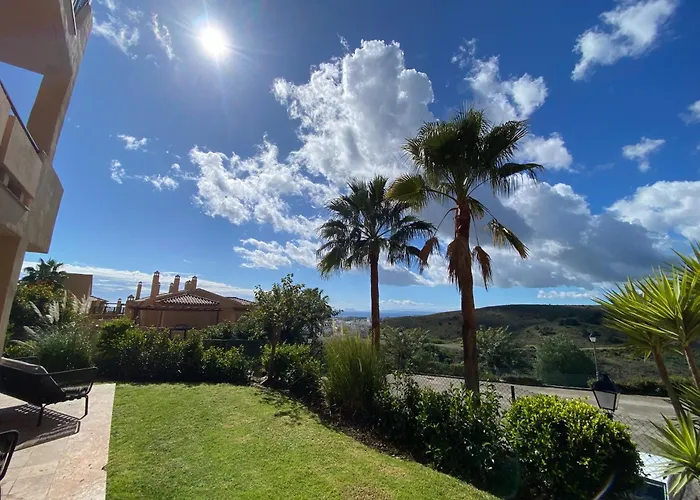 Bright 3-bedroom With Sunset Views 아파트