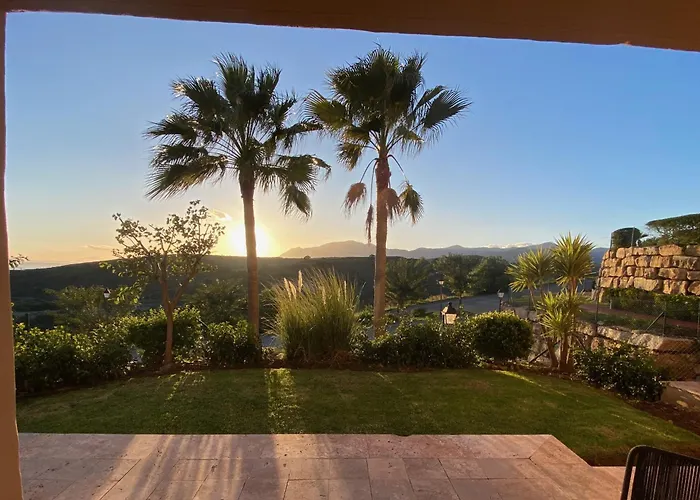 아파트 Bright 3-bedroom With Sunset Views 에스테포나