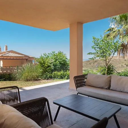 Bright 3-bedroom With Sunset Views Apartment