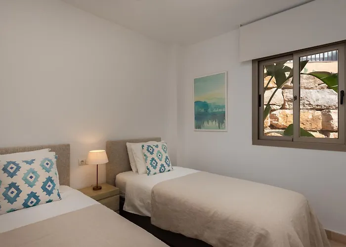 Bright 3-bedroom With Sunset Views