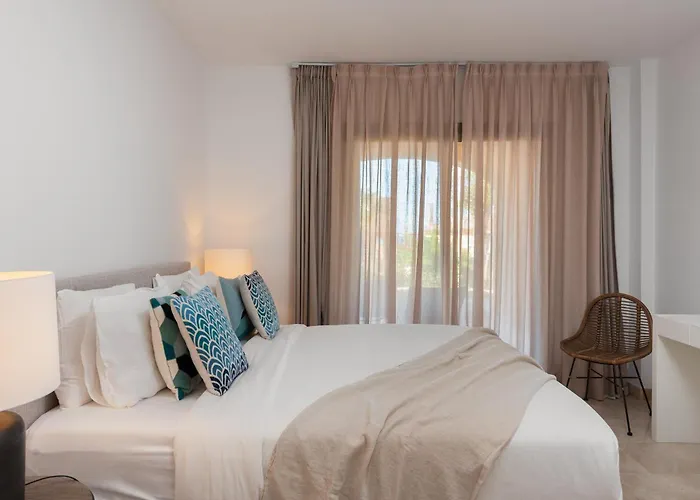 Bright 3-bedroom With Sunset Views Daire *