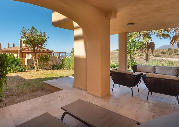 Daire Bright 3-bedroom With Sunset Views Estepona