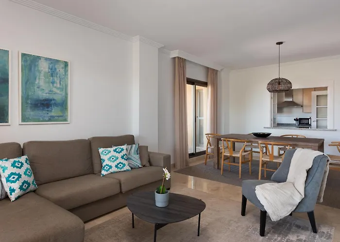 Bright 3-bedroom With Sunset Views