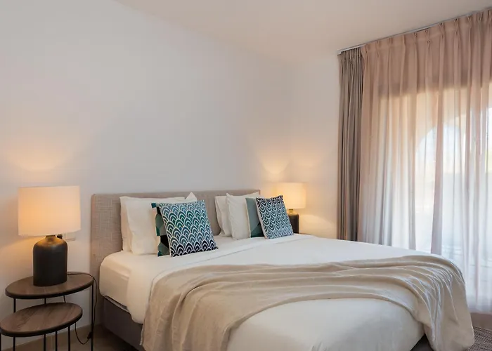 Bright 3-bedroom With Sunset Views Daire *