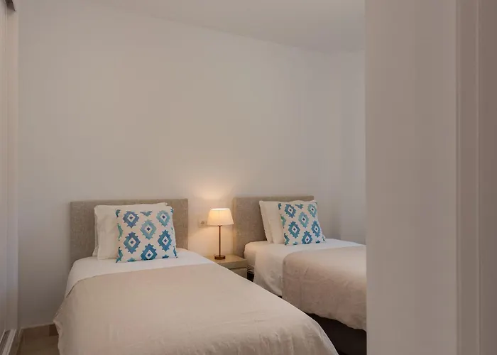 Daire Bright 3-bedroom With Sunset Views Estepona