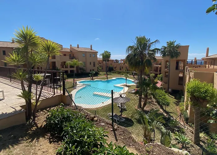 Daire Bright 3-bedroom With Sunset Views *